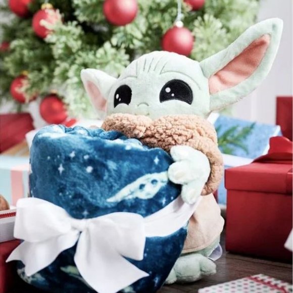 Disney's Star Wars The Child Baby Yoda Buddy & Throw Gift Set Mandalorian - Picture 3 of 6